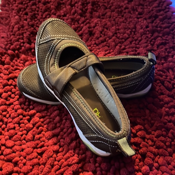 Ryka slip-on size 6 1/2. - Picture 3 of 4
